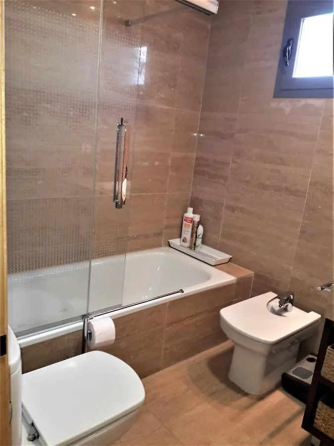 Atico Mirador Paseo Antonio Banderas primera linea de playa y piscina Málaga Apartamento